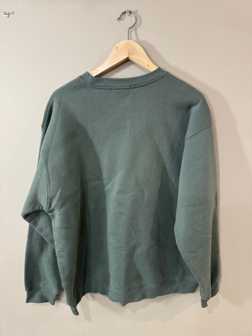 refuge Saint-Tropez Graphic Crewneck Sweater - sage green - Picture 2 of 3